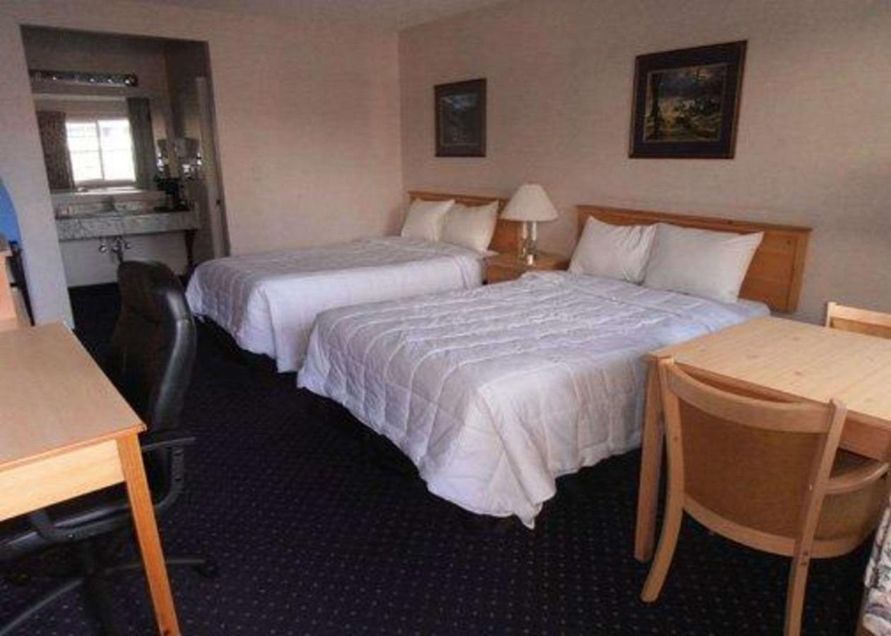 Econo Lodge Inn & Suites Central Medford Bagian luar foto