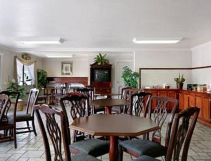 Econo Lodge Inn & Suites Central Medford Restoran foto